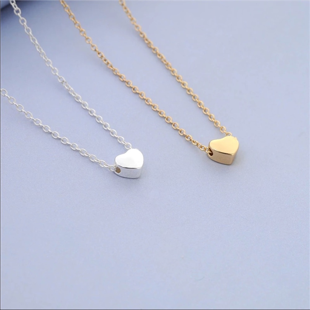 Dainty gold tone heart necklace 💖 - Picture 4 of 4